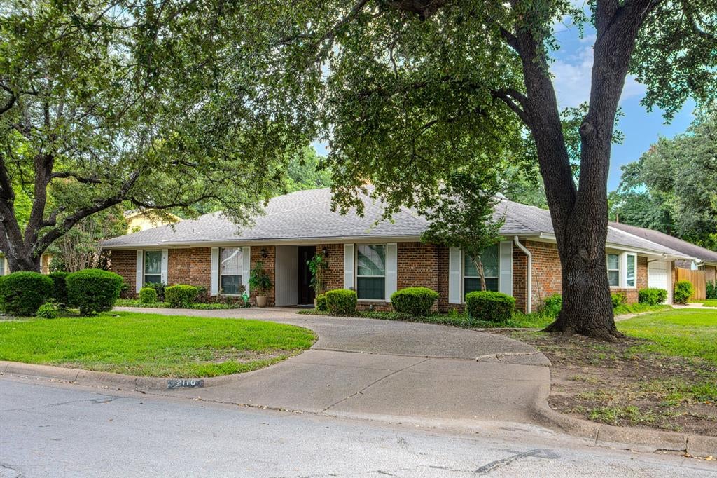 2110 Juanita Dr, Arlington, TX 76013