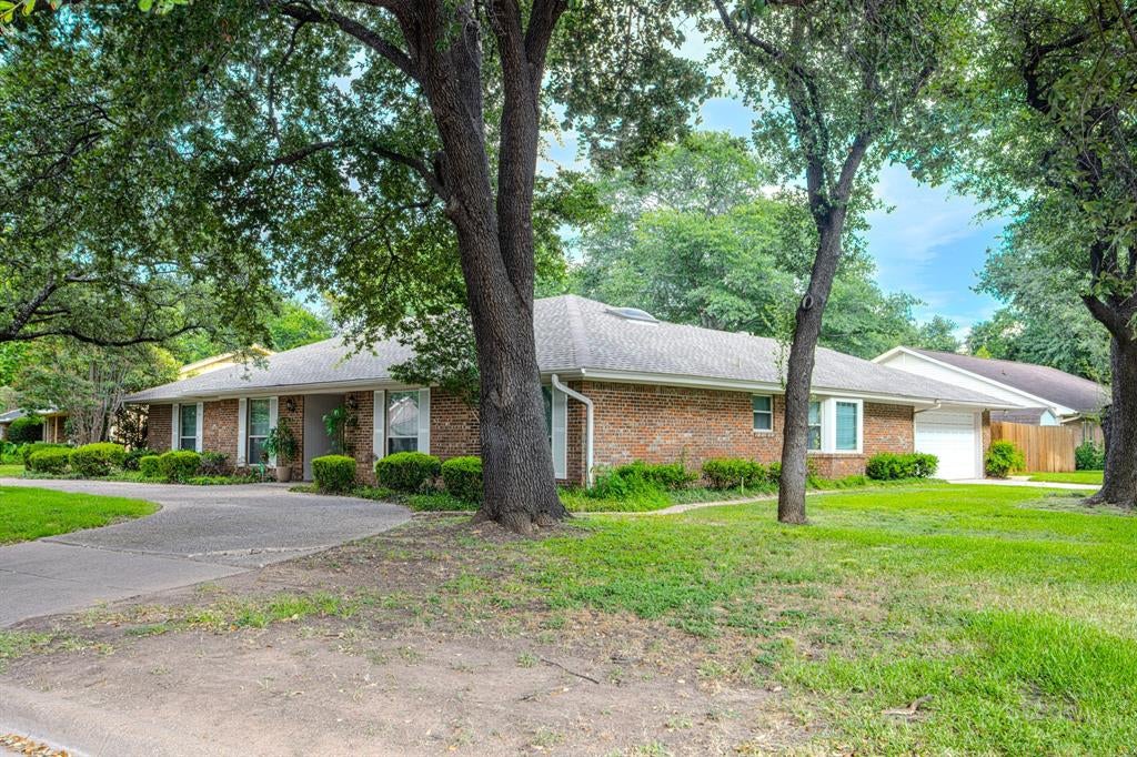 2110 Juanita Dr, Arlington, TX 76013 photo