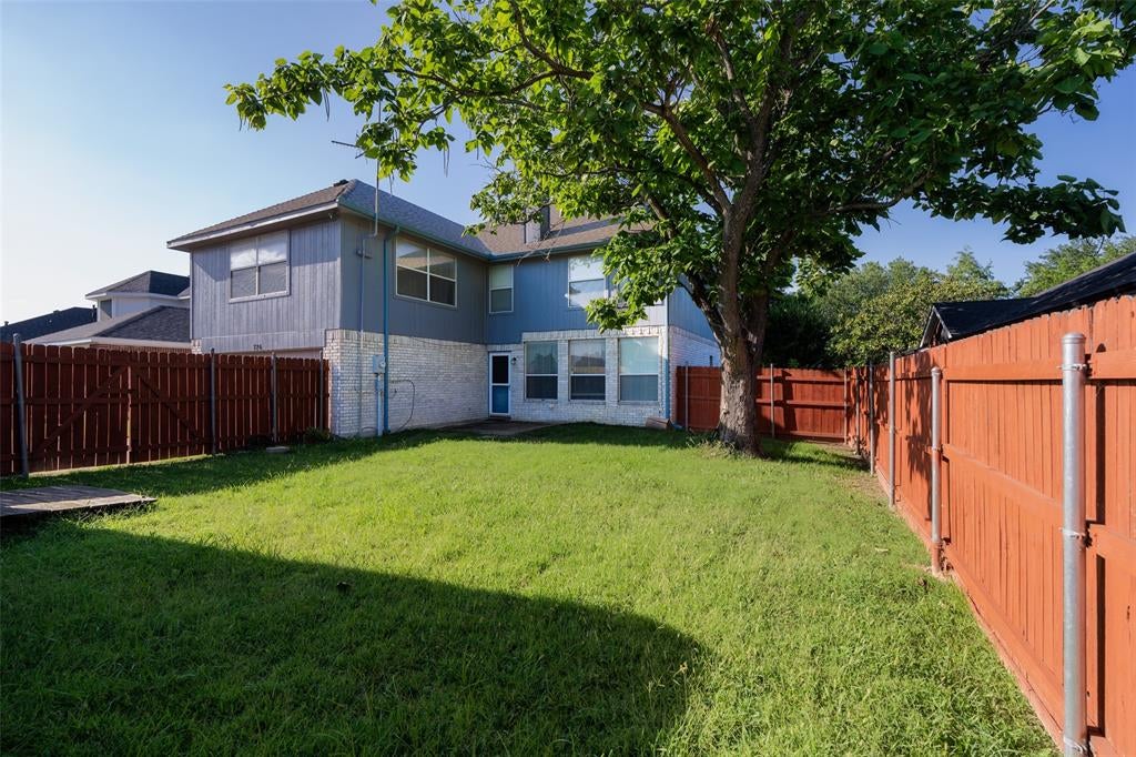 726 Spring Mills Rd, Mesquite, TX 75181 photo