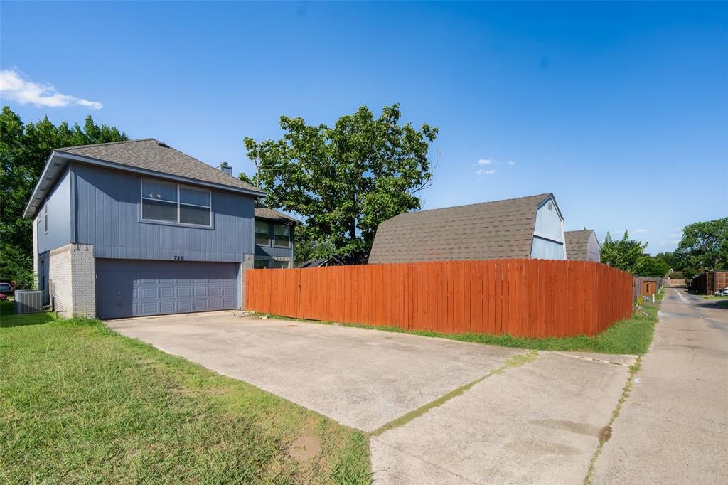 726 Spring Mills Rd, Mesquite, TX 75181 photo