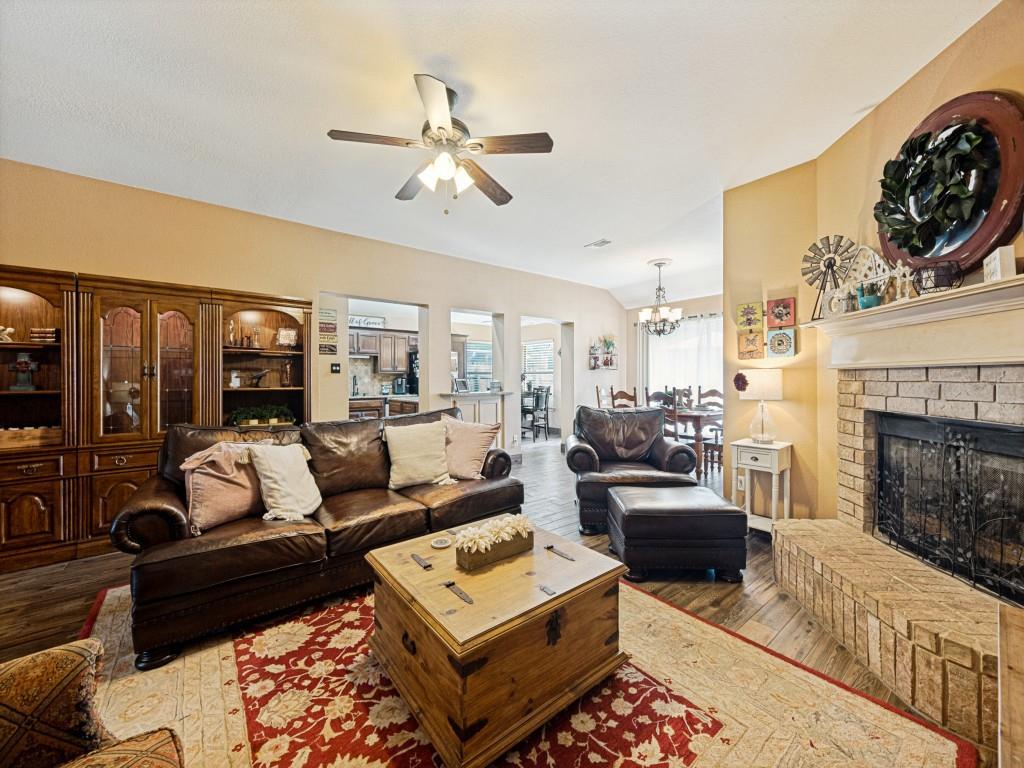 149 Roberts Dr, Saginaw, TX 76179 photo