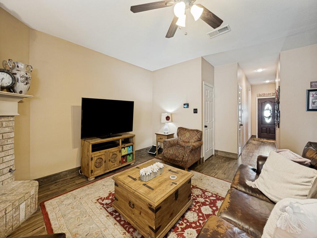 149 Roberts Dr, Saginaw, TX 76179 photo