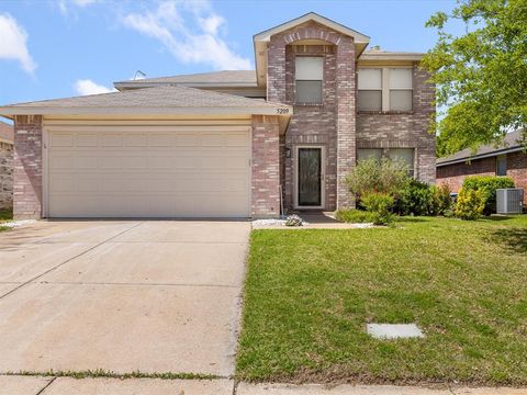 Single Family Residence in Fort Worth TX 5209 Prestwick Drive.jpg
