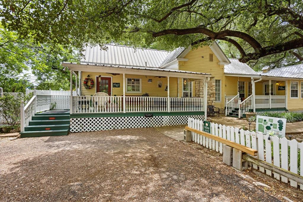 1002 W Pearl St, Granbury, TX 76048 photo