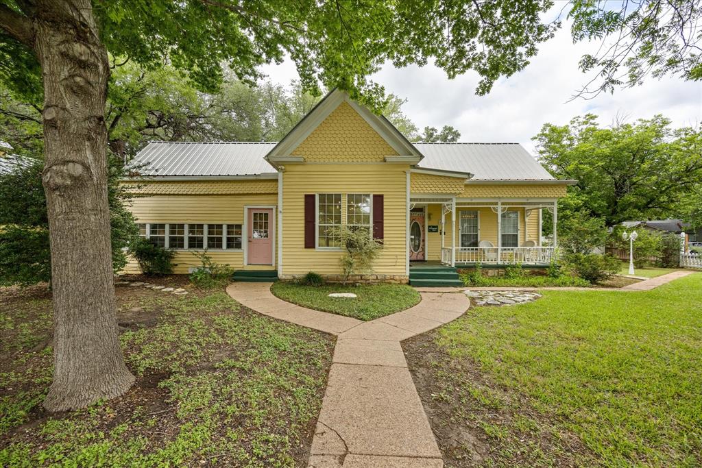 1002 W Pearl St, Granbury, TX 76048 photo
