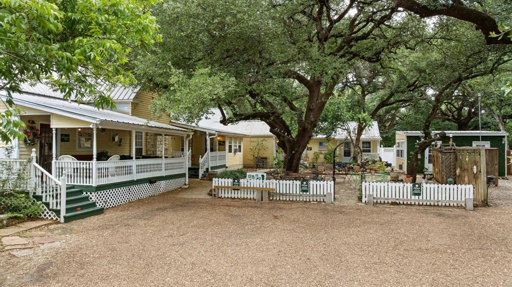 1002 W Pearl St, Granbury, TX 76048 photo