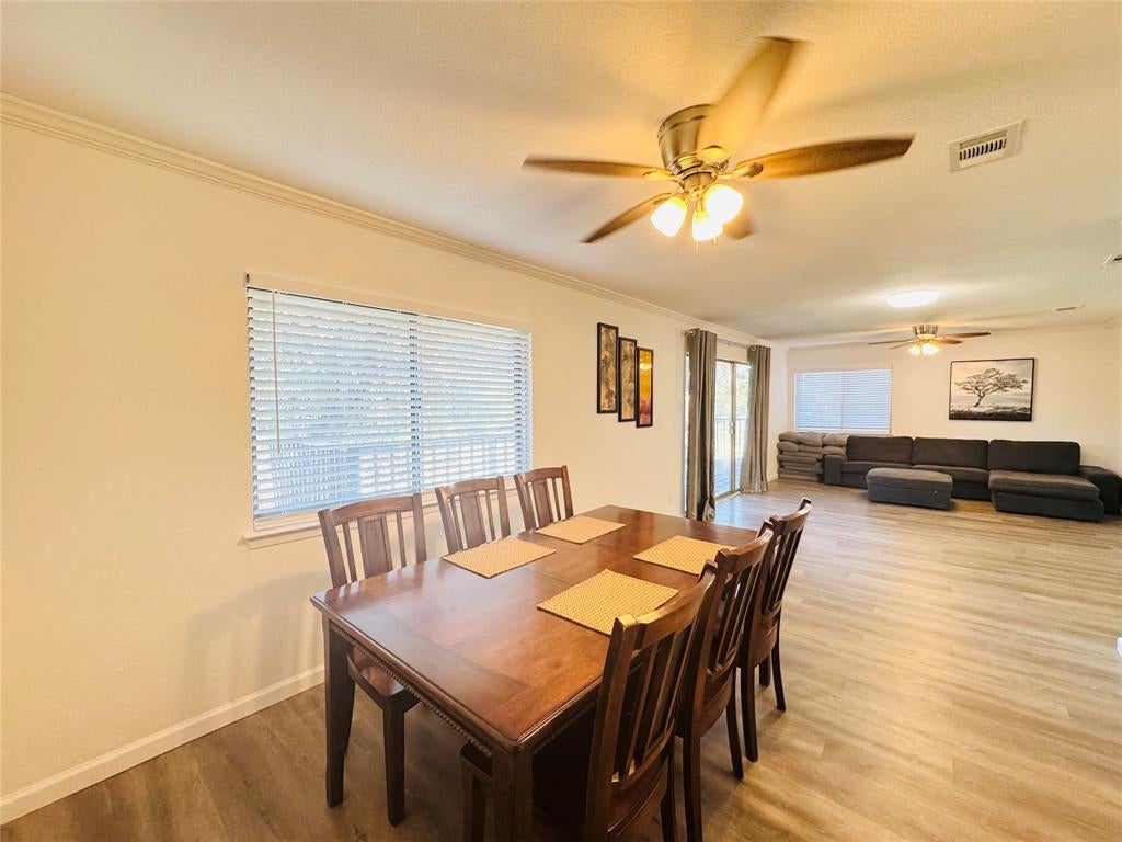 2118 Rock Creek Dr, Grand Prairie, TX 75050 photo