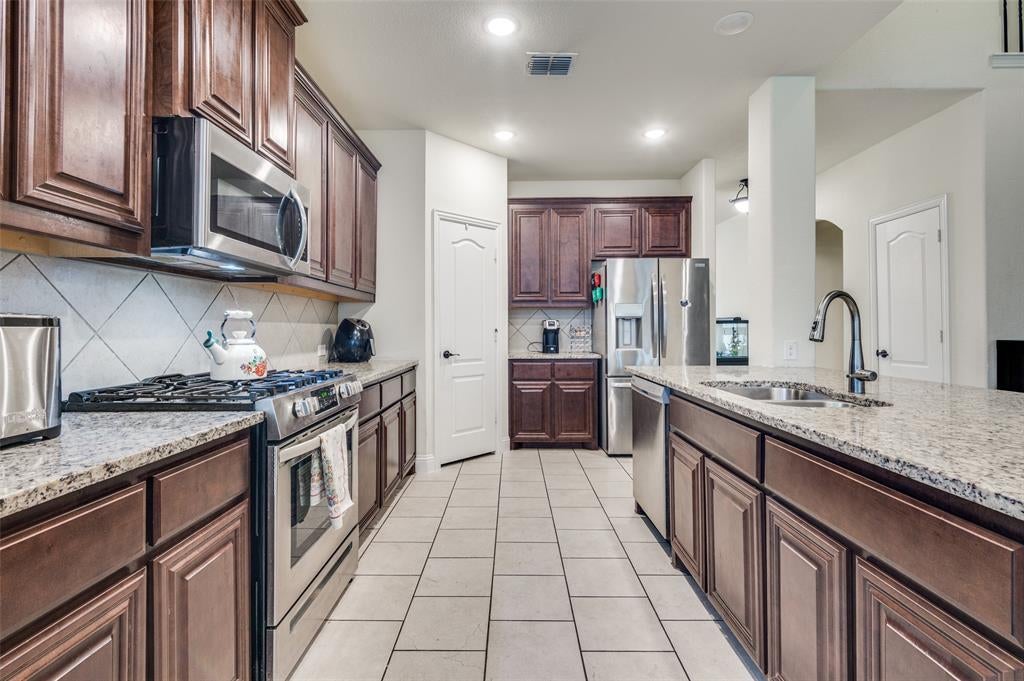 1220 Richard Pittmon Dr, Desoto, TX 75115 photo