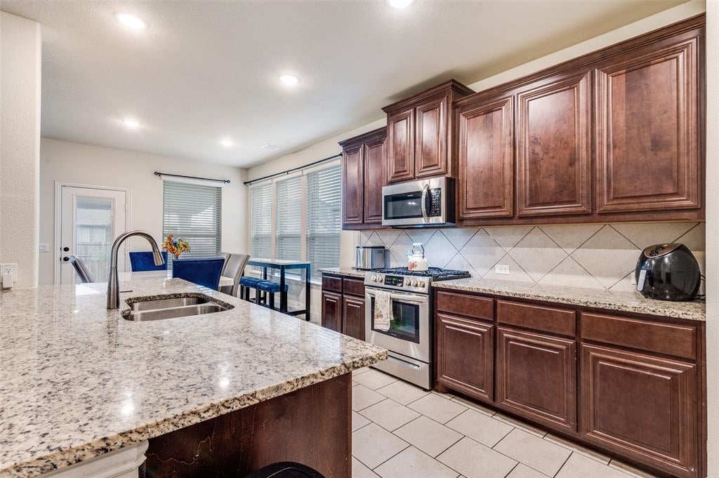 1220 Richard Pittmon Dr, Desoto, TX 75115 photo