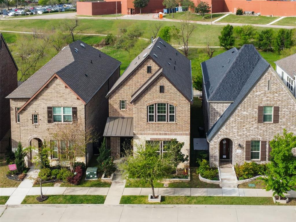 580 Courtyard Ln, Irving, TX 75039