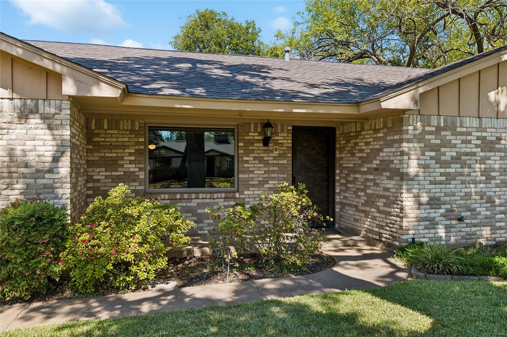 505 Caduceus Ln, Hurst, TX 76053 photo