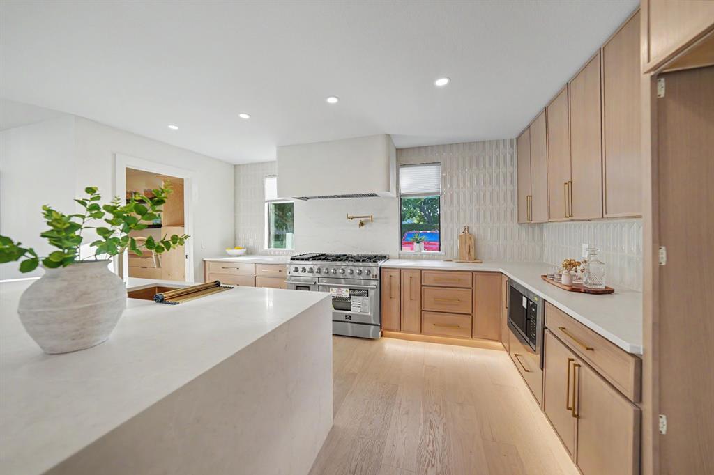 16212 Spring Creek Rd, Dallas, TX 75248 photo