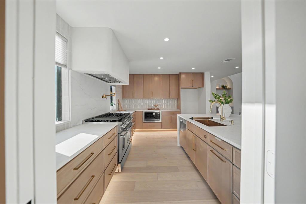 16212 Spring Creek Rd, Dallas, TX 75248 photo