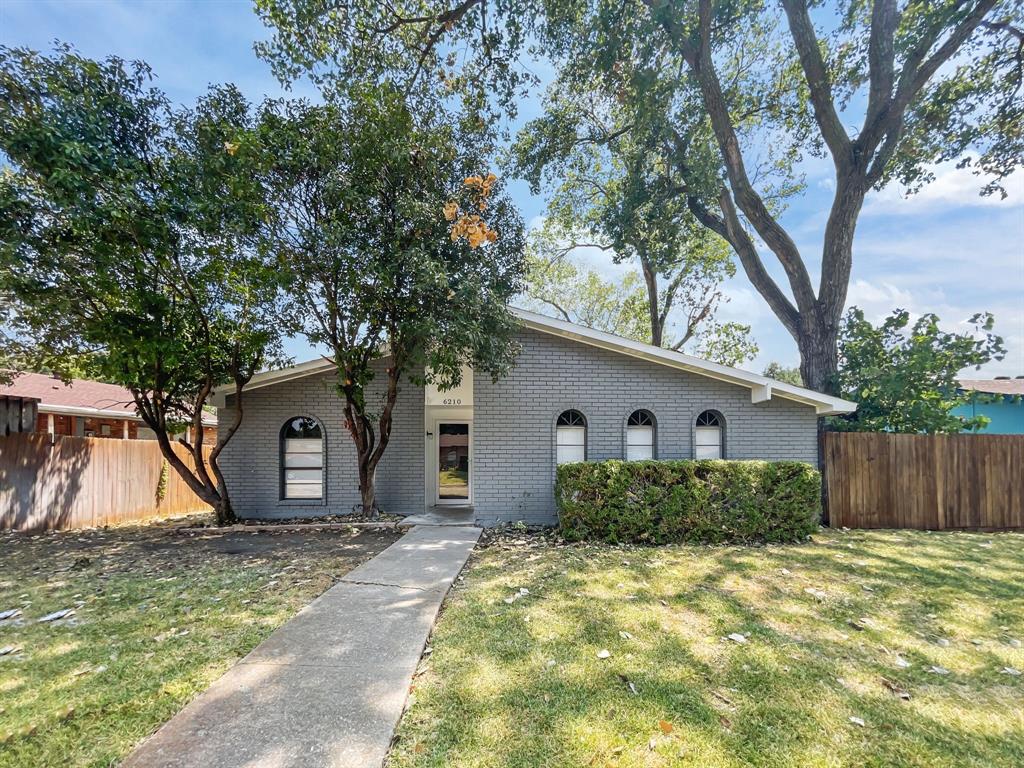 6210 Glenmoor Dr, Garland, TX 75043