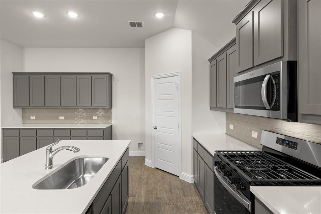 117 Meadow Rd, Balch Springs, TX 75181 photo