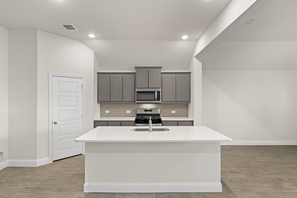 117 Meadow Rd, Balch Springs, TX 75181 photo
