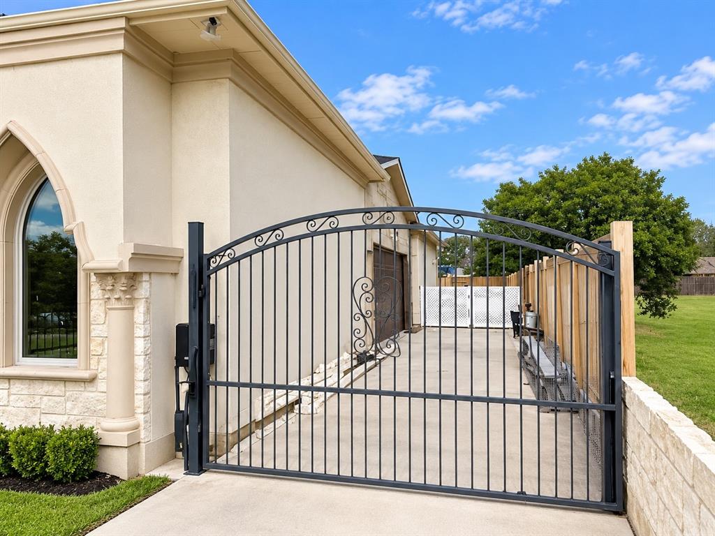 1410 Nadine Ln, Grand Prairie, TX 75052 photo
