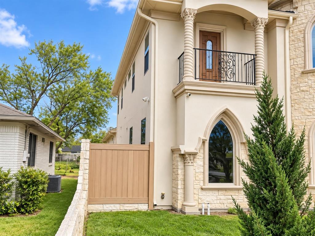 1410 Nadine Ln, Grand Prairie, TX 75052 photo