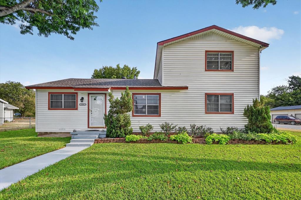 5800 Isbell St, Sansom Park, TX 76114