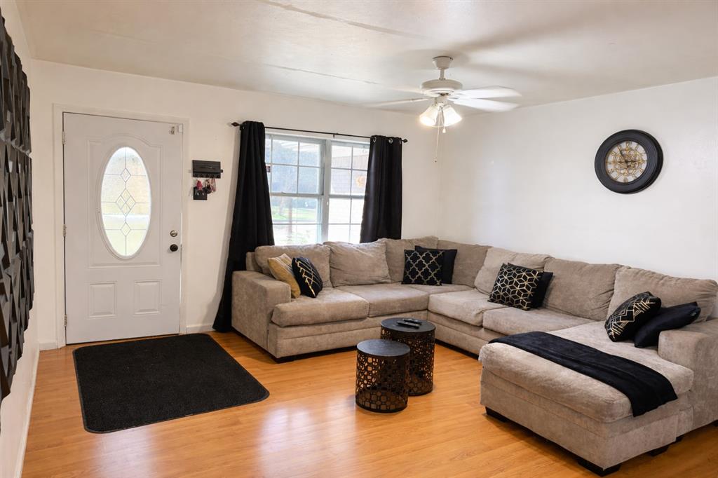 639 Yale Dr, Lancaster, TX 75134 photo