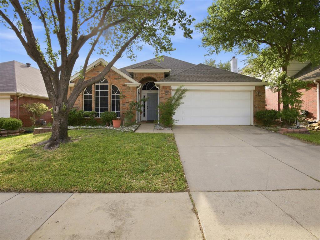 2101 Oak Manor Dr, Bedford, TX 76021