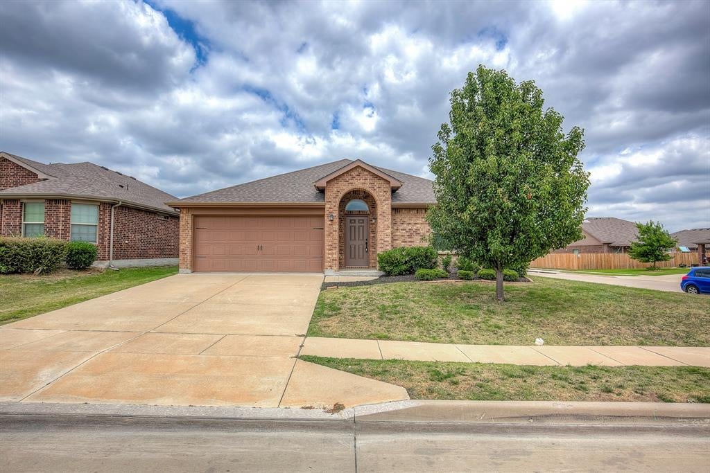 6300 Leaping Fawn Dr, Fort Worth, TX 76179