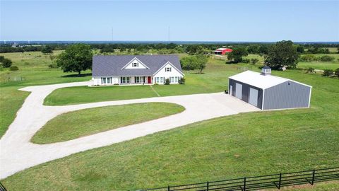 Single Family Residence in Alvord TX 121 County Road 2571.jpg