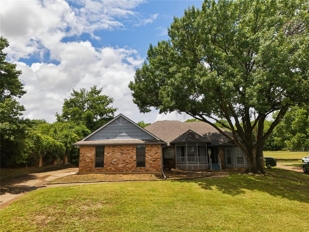 1905 Wedgewood Dr, Grand Prairie, TX 75050