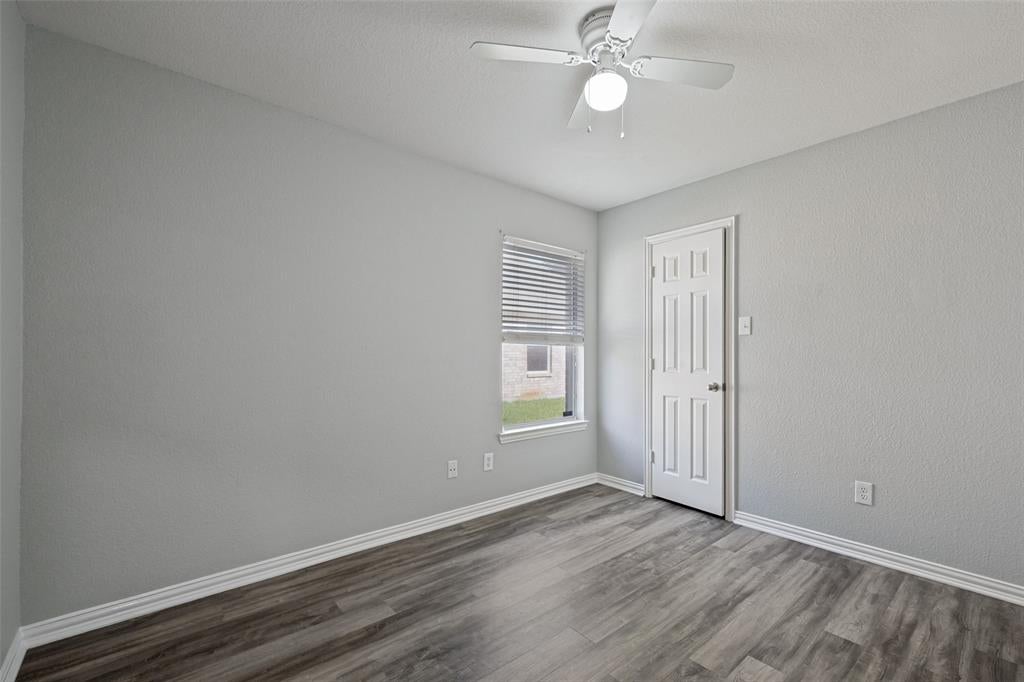 1351 Clearwater Dr, Grand Prairie, TX 75052 photo