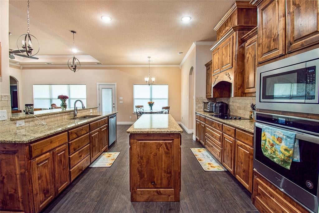 1009 Sky Ct, Weatherford, TX 76085 photo