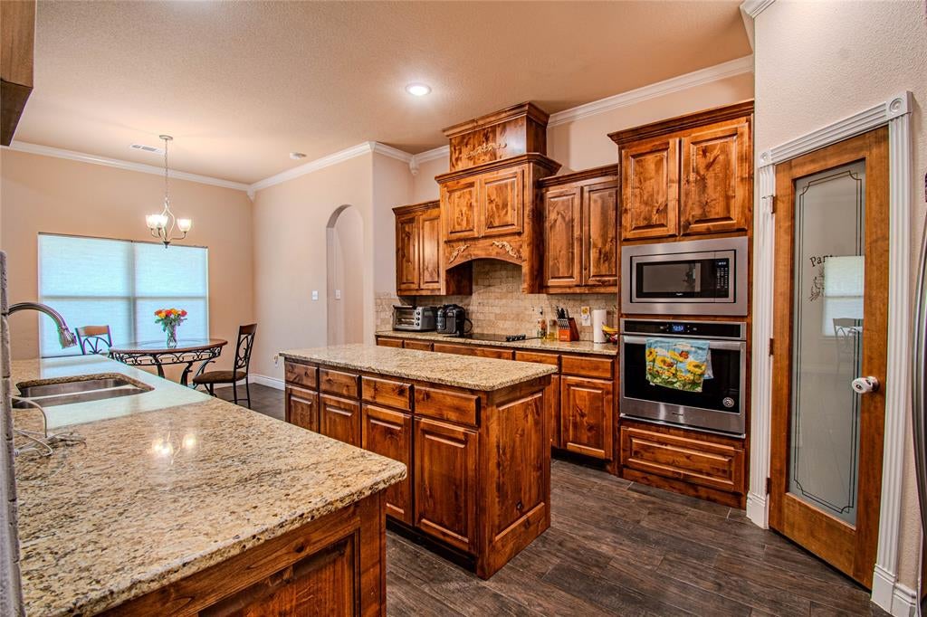 1009 Sky Ct, Weatherford, TX 76085 photo