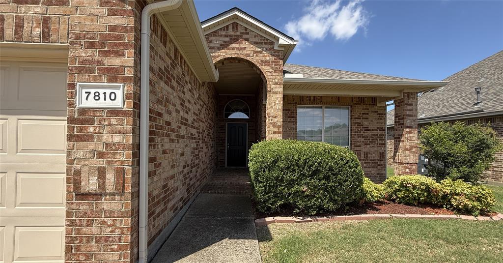 7810 Corona Ct, Arlington, TX 76002 photo