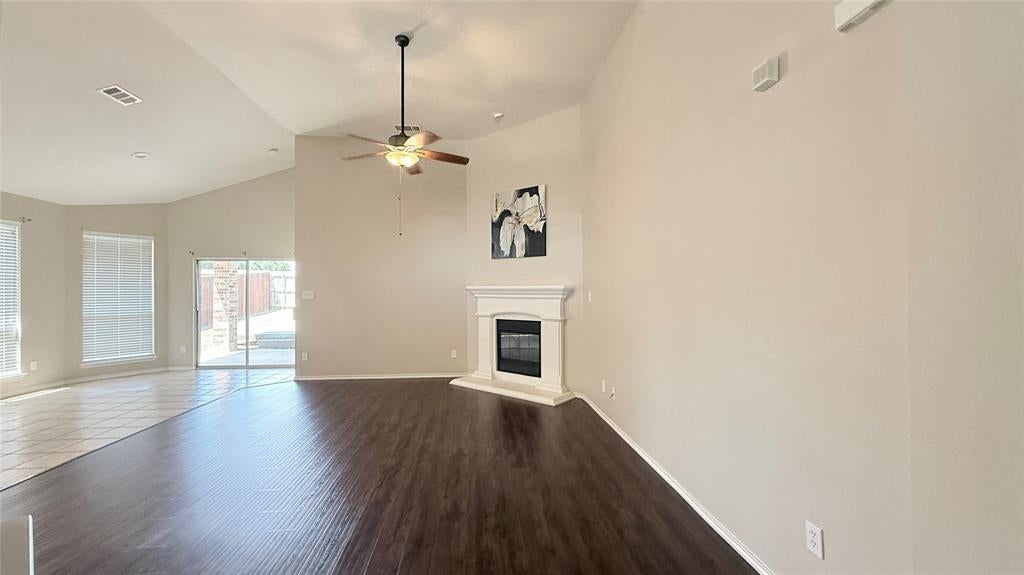 7810 Corona Ct, Arlington, TX 76002 photo