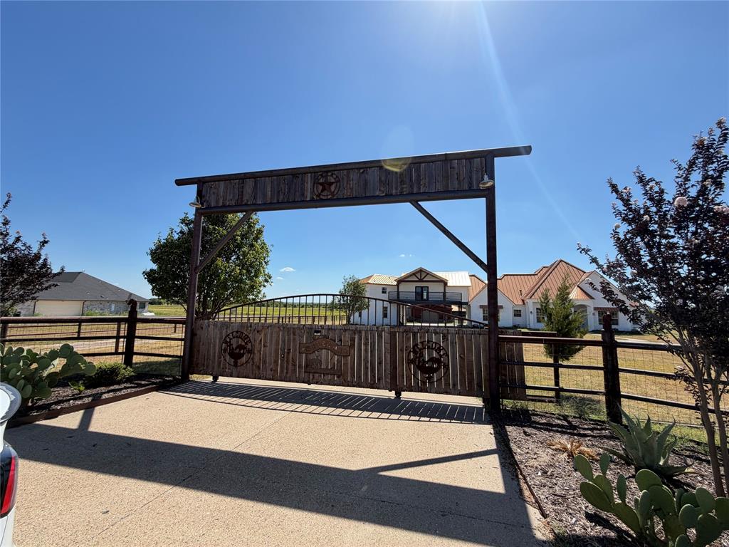 1015 Curry Road, Waxahachie, TX 75167 photo