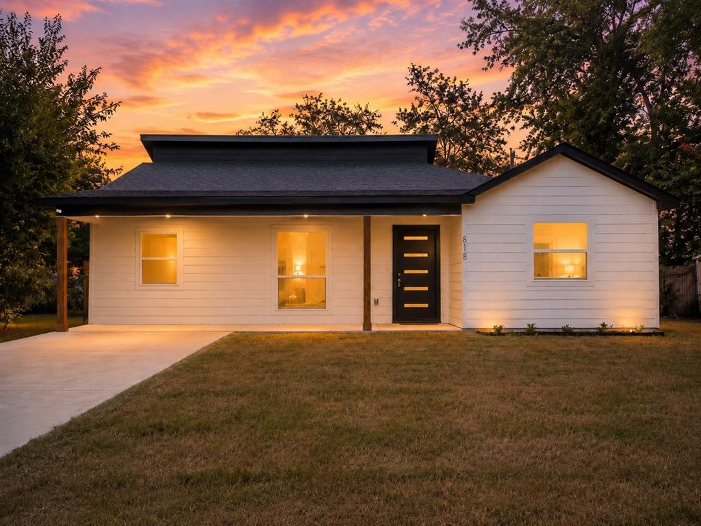 818 Chickasaw Trce, Grand Prairie, TX 75051