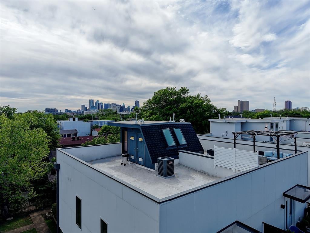 183 S Prairie Ave, Dallas, TX 75226 photo