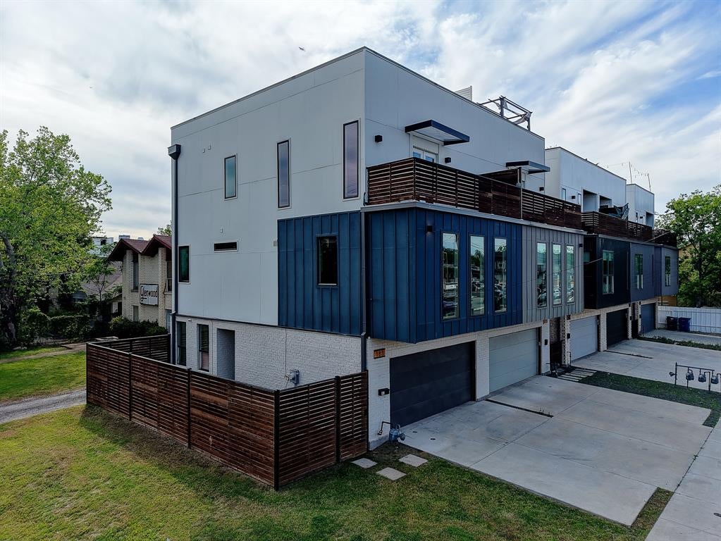183 S Prairie Ave, Dallas, TX 75226 photo