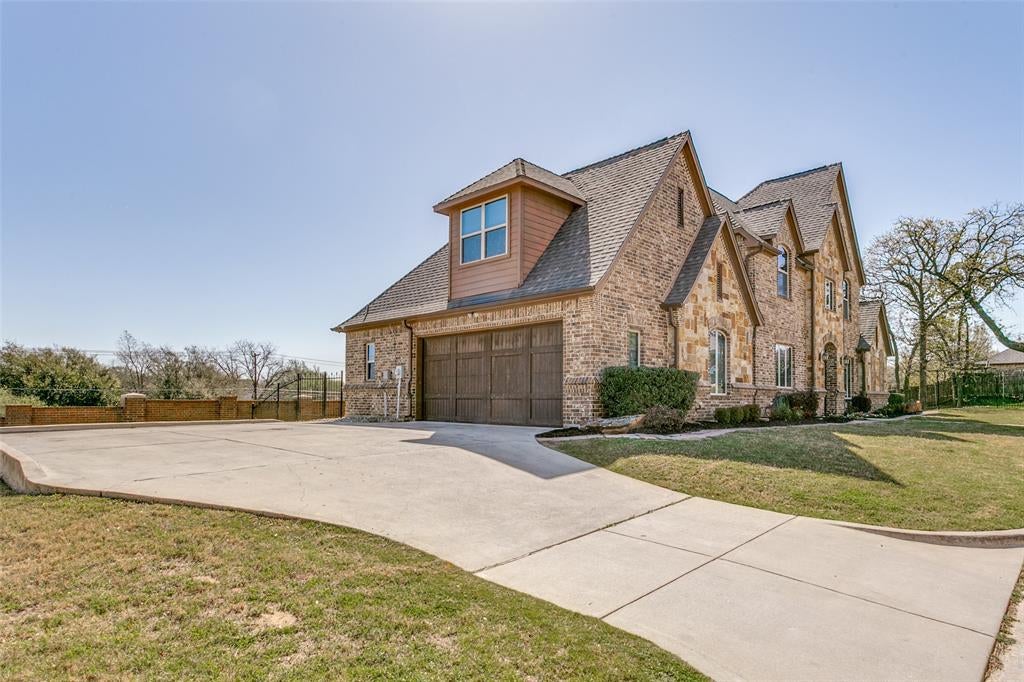 6800 Woodland Hills Dr, North Richland Hills, TX 76182 photo