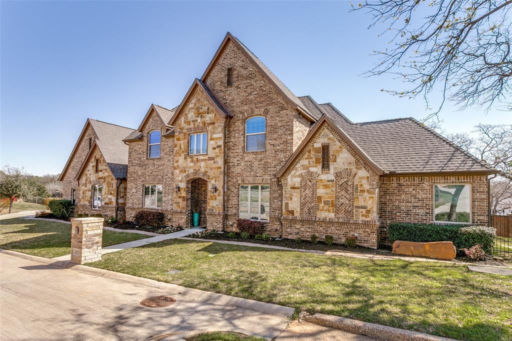 6800 Woodland Hills Dr, North Richland Hills, TX 76182 photo