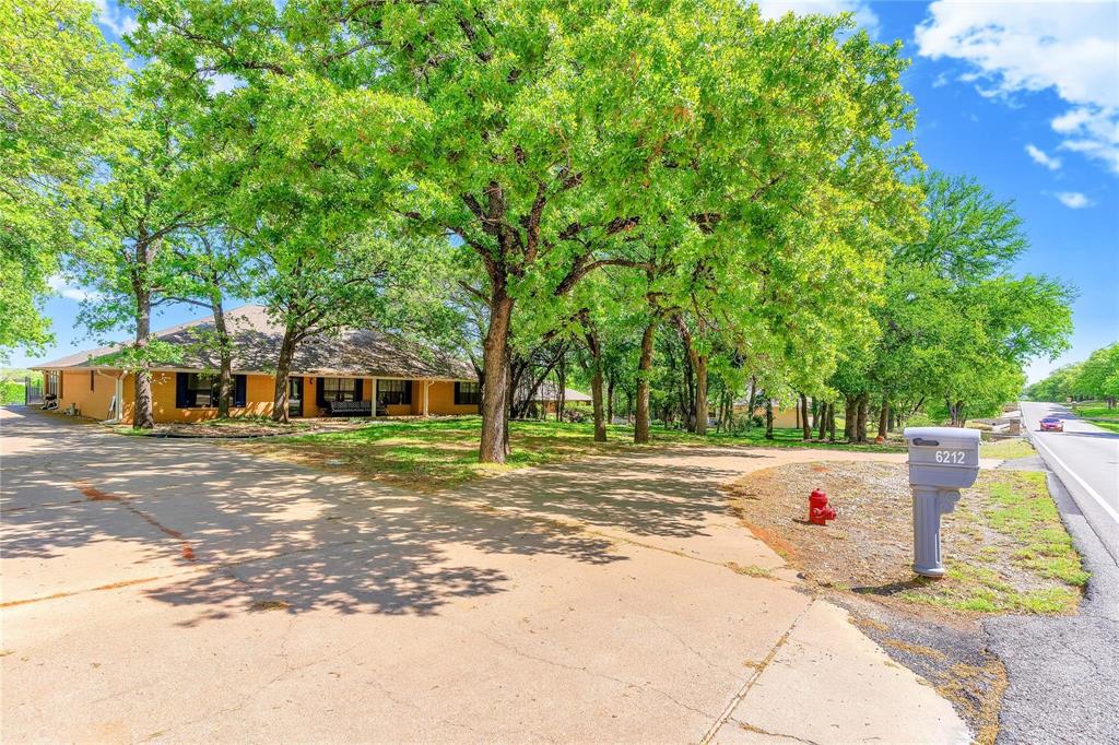 6212 Westover Dr, Granbury, TX 76049