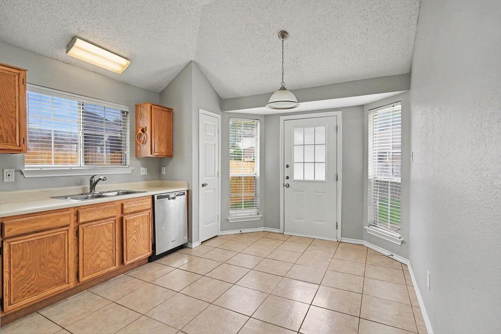 8844 Mystic Trl, Fort Worth, TX 76118 photo