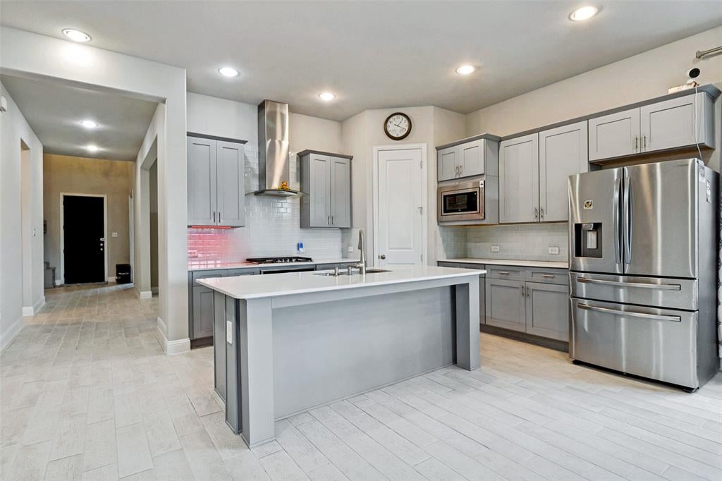 12679 Royal Oaks Ln, Farmers Branch, TX 75234 photo