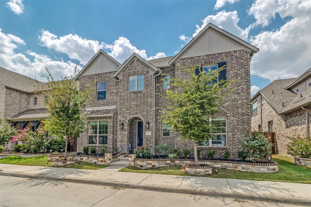12679 Royal Oaks Ln, Farmers Branch, TX 75234