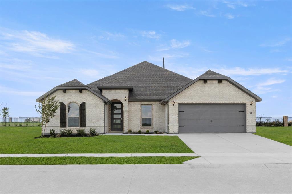1121 Nighthawk Dr, Justin, TX 76247