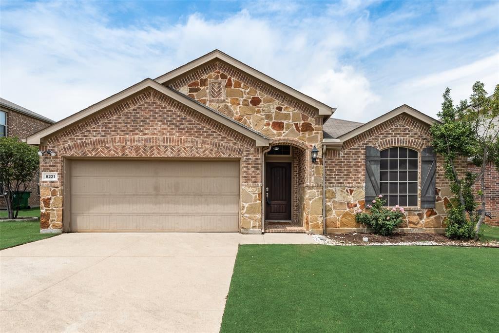 8221 Black Hills Trl, Aubrey, TX 76227 photo