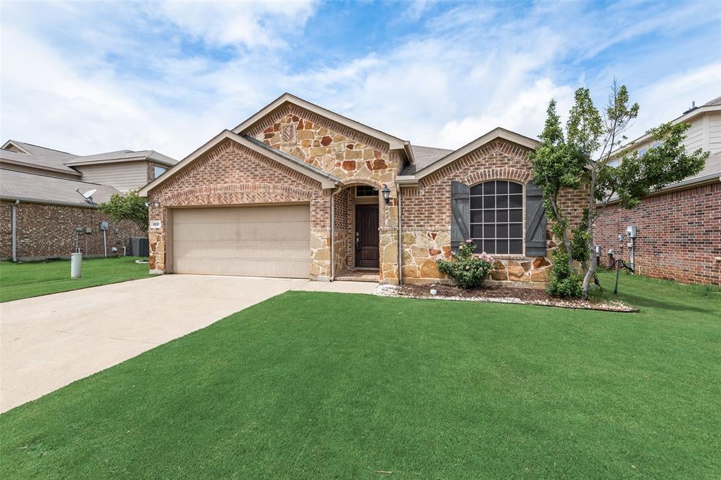 8221 Black Hills Trl, Aubrey, TX 76227