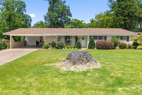 Single Family Residence in Tyler TX 3014 Brentwood Drive.jpg