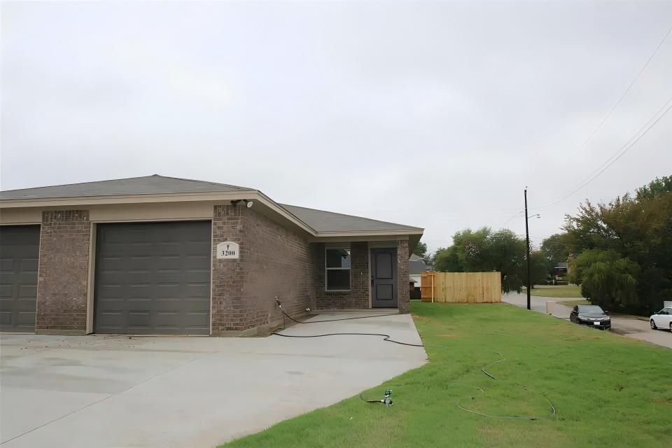 3200 Cherry Ln, Fort Worth, TX 76116