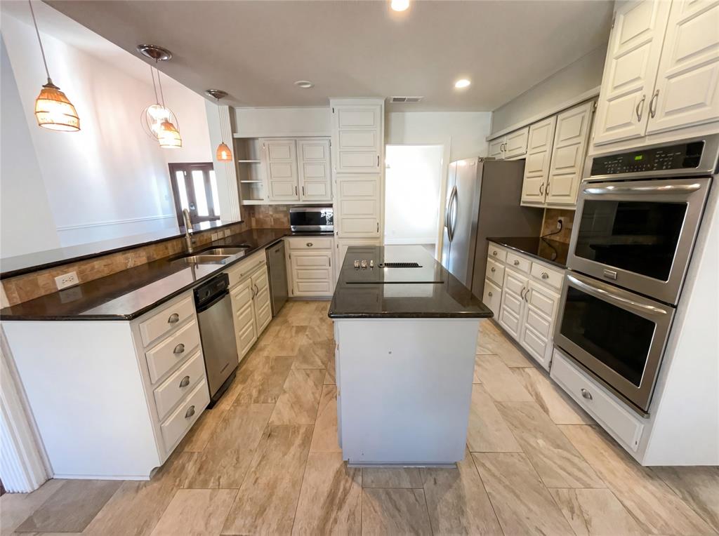 401 Kenshire Dr, Benbrook, TX 76126 photo