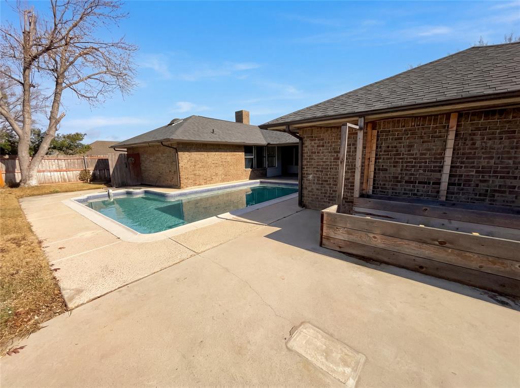 401 Kenshire Dr, Benbrook, TX 76126 photo